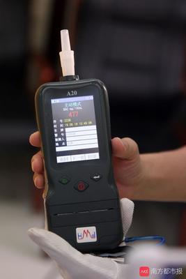 吃荔枝、蛋黃派會(huì)“酒駕”？交警親測(cè)喝10ml藿香正氣水就醉駕